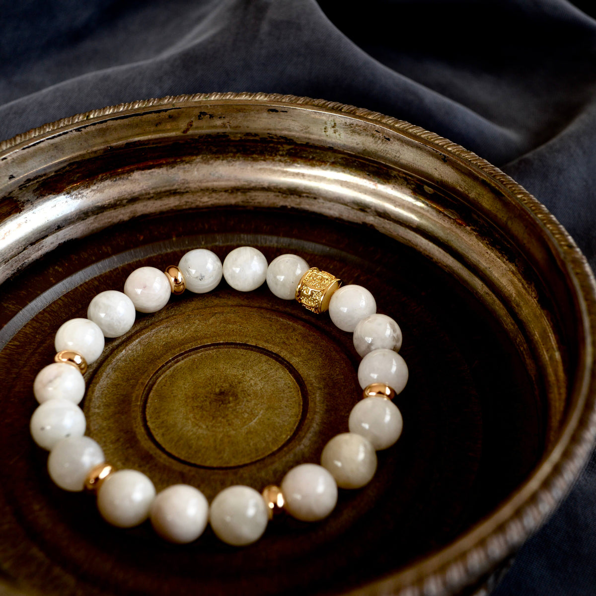 WHITE MOONSTONE & GOLD BEADED BRACELET