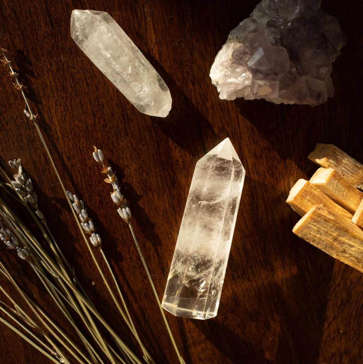 THE HEALING POWERS OF CRYSTAL JEWELLERY: A BEGINNERS GUIDE