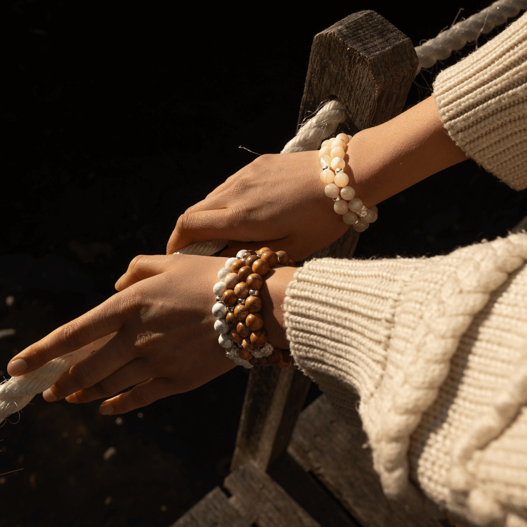 WHITE MOONSTONE & STERLING SILVER BEADED BRACELET-