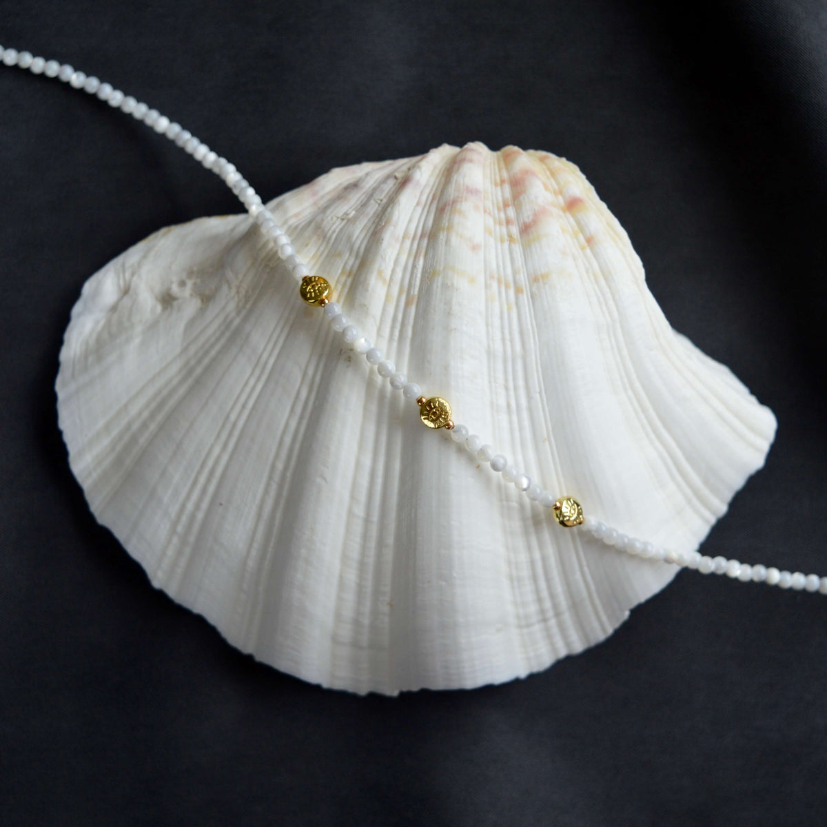 THE DAINTY- EYES- Mother Of Pearl- NECKLACE - Headless Nation